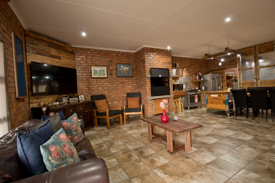 4 Bedroom Property for Sale in Fraaiuitsig Western Cape